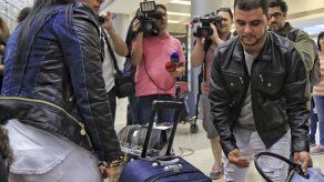 Llegan a EEUU los últimos médicos desertores cubanos