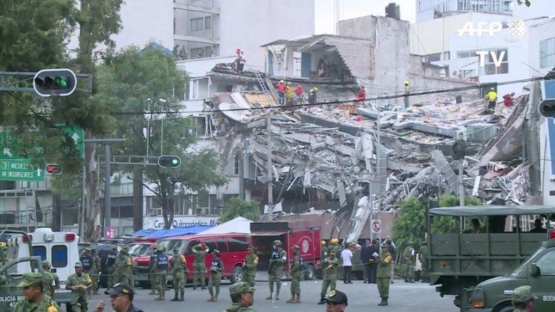 Sin tregua, México busca desenterrar sobrevivientes tras devastador sismo