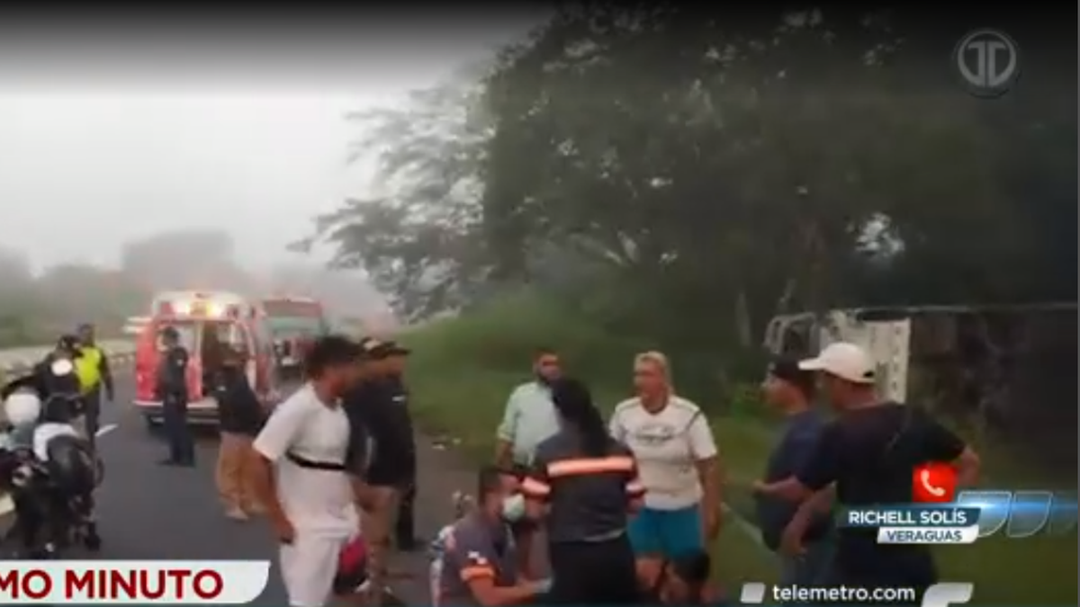 Bus que transportaba migrantes se accidenta en Veraguas