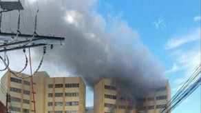 Al menos un muerto en incendio a sede del Ministerio de Hacienda salvadoreño