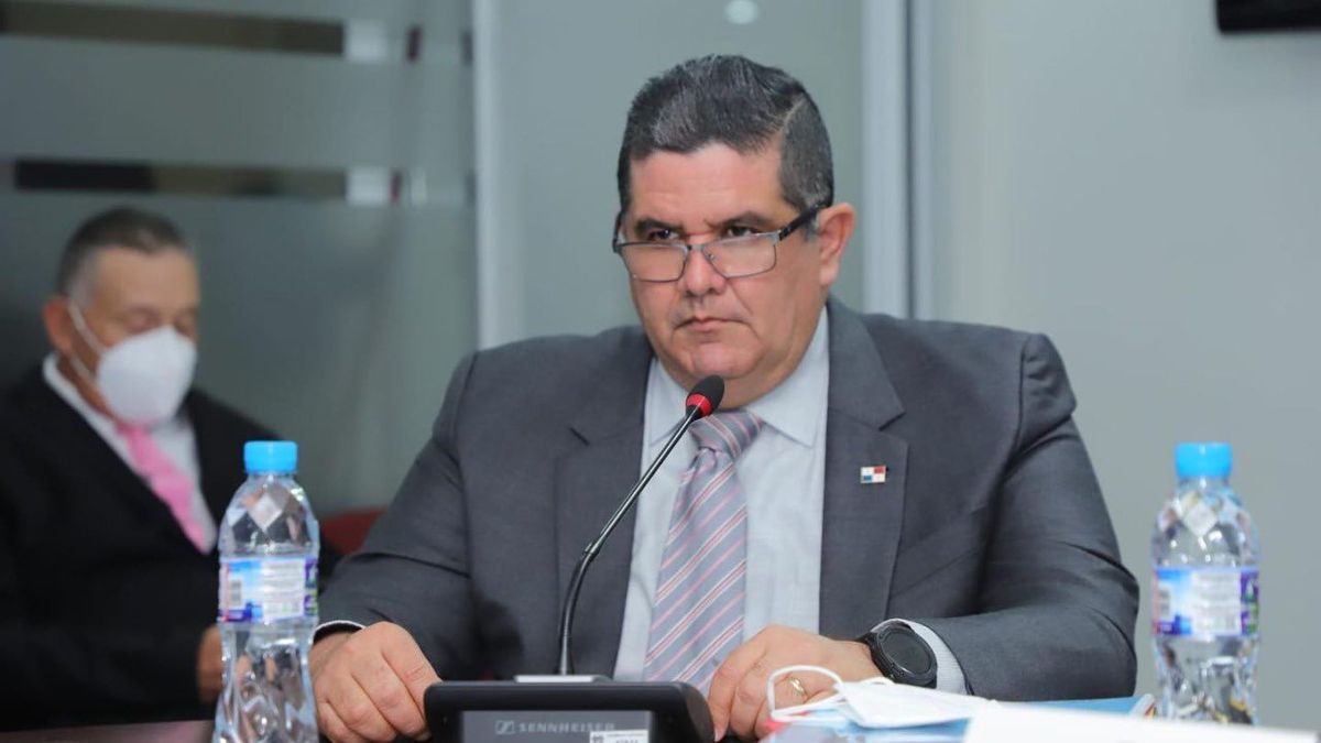 Ministro Pino pide a diputados no descartar el proyecto de ley de ...