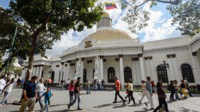 Venezuela: chavismo activa parlamento popular en contrapeso a mayoría opositora