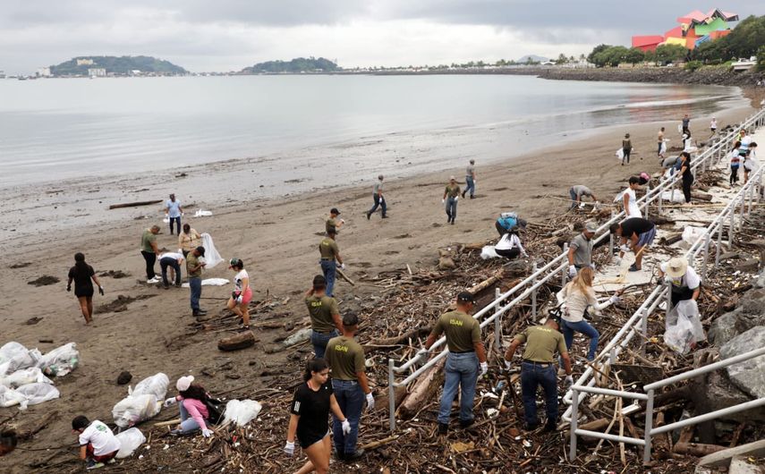 Jornada de limpieza en la Calzada de Amador