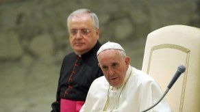 El papa dice que crisis de los refugiados es la punta del iceberg de un sistema injusto