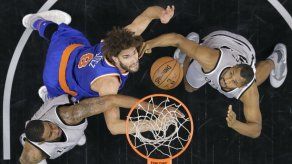 Leonard consigue doble-doble en triunfo de Spurs
