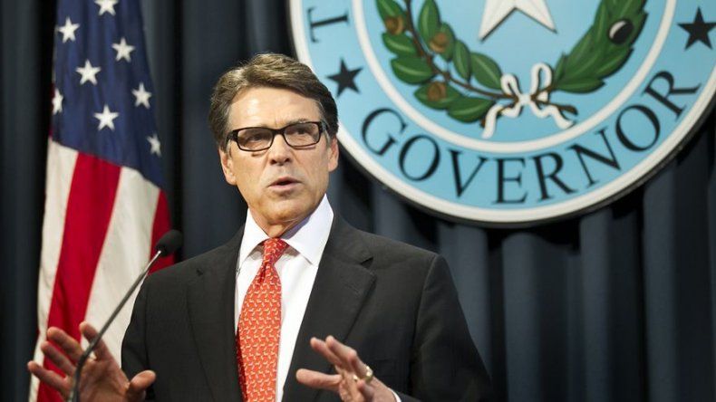 Desafiante, el gobernador de Texas niega acusación