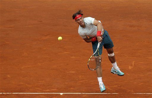 Nadal avanza en Madrid; Azarenka eliminada