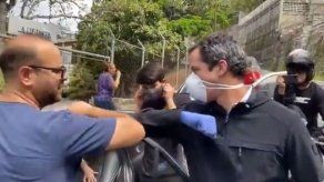 Guaidó reaparece en calles de Caracas tras rumores de protección diplomática