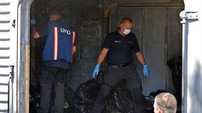 Forenses holandeses examinan los cadáveres del avión siniestrado en Ucrania
