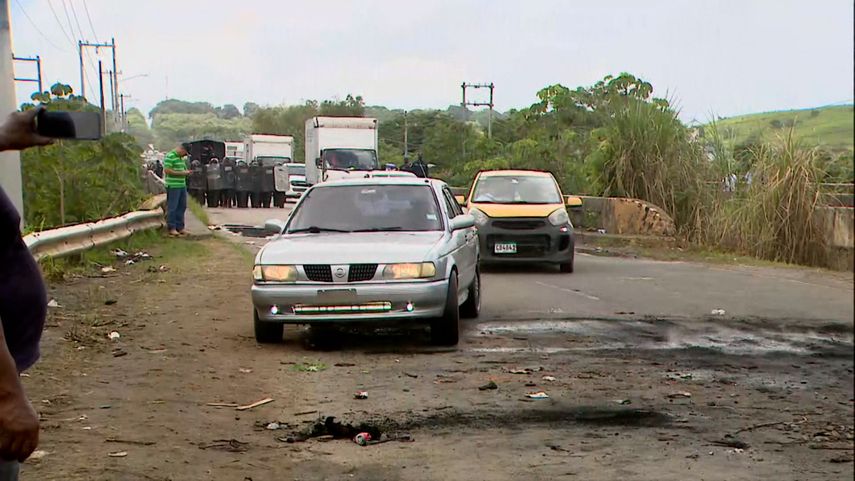 Reapertura de la vía sobre el puente del río Pacora