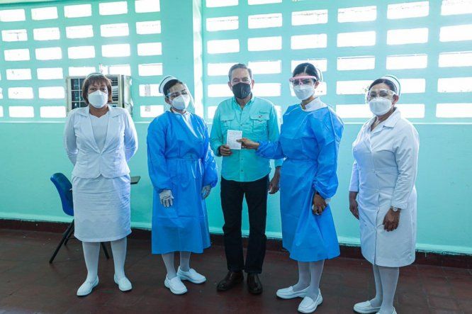 Laurentino Cortizo recibe segunda dosis de vacuna