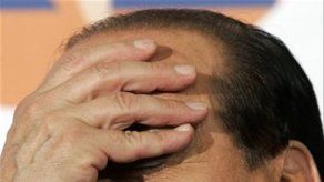 Abogados de Berlusconi piden retrasar juicio