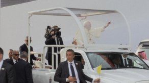 El papa celebró misa en Baréin y familias de condenados a muerte pidieron su apoyo