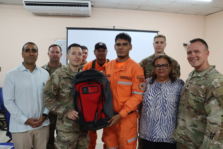 Embajada de Estados Unidos dona equipos de rescate al SINAPROC.