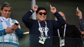 Maradona se disculpa tras críticas por un robo monumental a Colombia