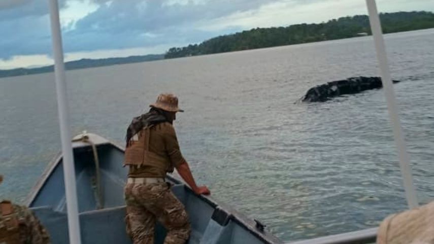 Embarcación se incendia en Punta Laurel de Bocas del Toro