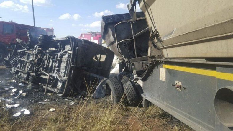 Veinte niños mueren en un accidente de bus en Sudáfrica