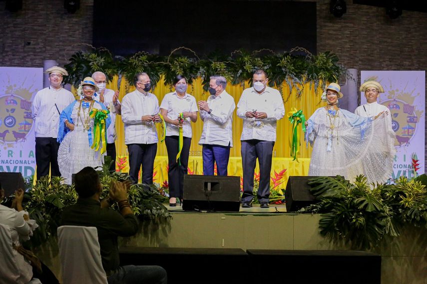 El presidente Laurentino Cortizo en el corte de cinta con el que se inauguraba la Feria Internacional de David.