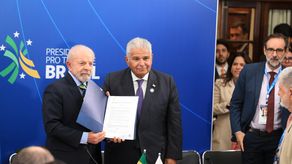 Presidente Mulino y Lula analizan adhesión de Brasil