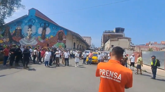 Arrendatarios del Mercado San Felipe Neri protestan Arrendatarios del Mercado San Felipe Neri protestan