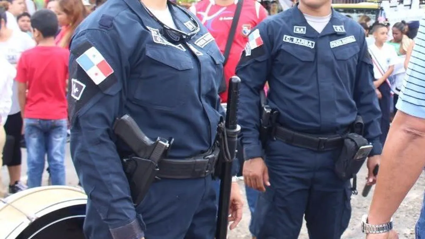 Unidad policial es aprehendido con presunta sustancias ilícitas en Chiriquí.