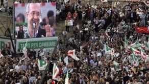 Multitud protesta contra políticas de Berlusconi en Italia