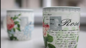 Cadena alemana destruye tazas con el rostro de Hitler importadas por error