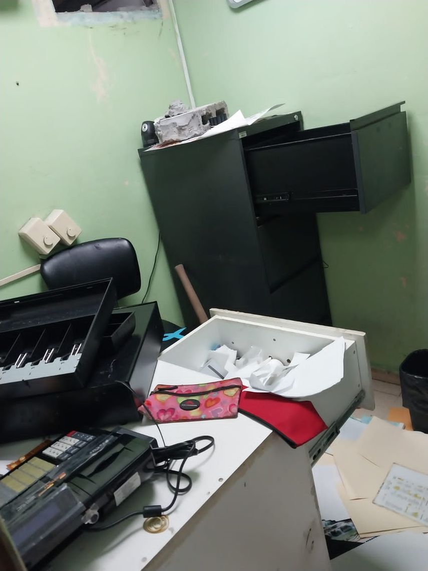 Hurtan equipos e insumos en el Centro de Salud de Pedregal Hurtan equipos e insumos en el Centro de Salud de Pedregal