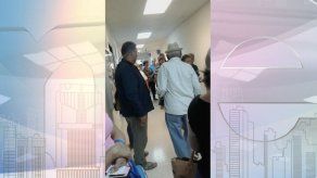 Cientos de personas amanecen en el Complejo Hospitalario para sacar cita con especialistas