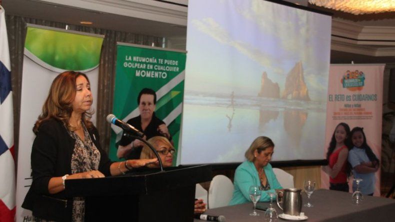 Profesionales de la salud participan de jornada de actualización en vacunas