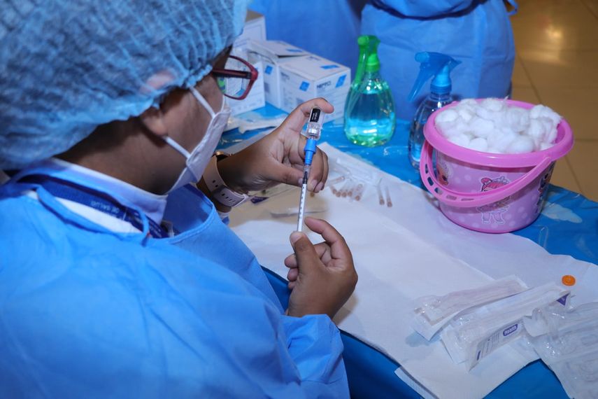 En Panamá se aplican las dosis pediátricas anticovid a los niños entre los 5 y 11 años de edad.