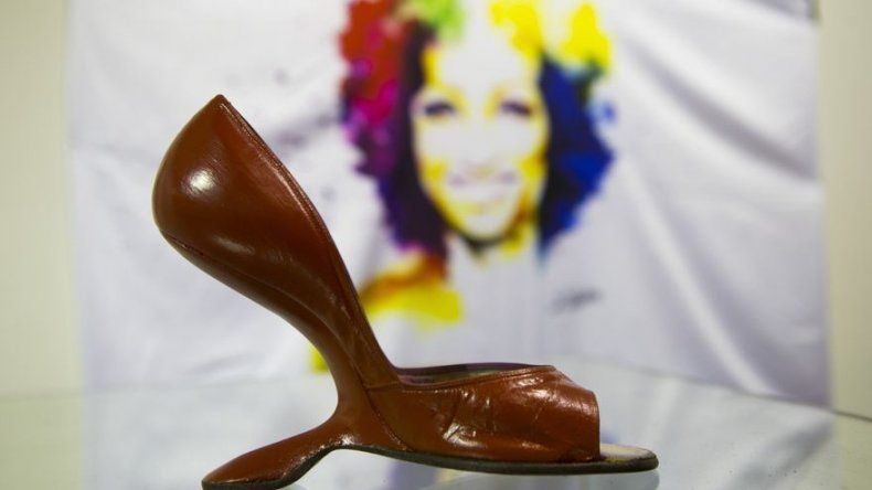 Icónicos vestidos de Celia Cruz se exhiben por 1era vez en R.Dominicana