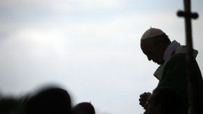 Papa critica a católicos que no son solidarios en Paraguay Papa critica a católicos que no son solidarios en Paraguay