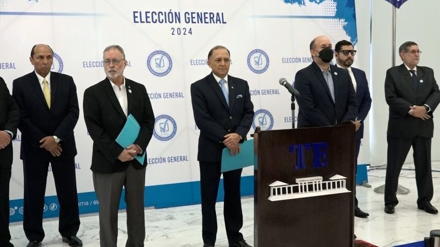 Magistrados del Tribunal Electoral presentan informe sobre auditoría que se hizo en la recolección de firmas de precandidatos por la libre postulación