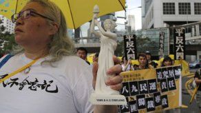 Miles salen en Hong Kong para recordar protesta de Tiananmén
