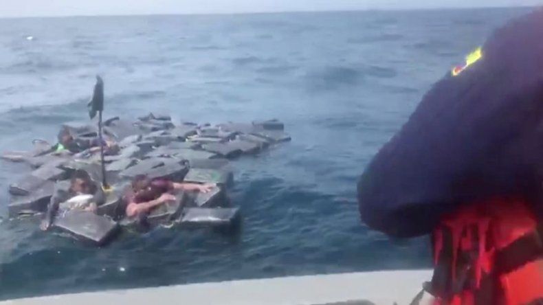 Náufragos sobreviven al usar cargamento de cocaína como flotadores en Pacífico de Colombia