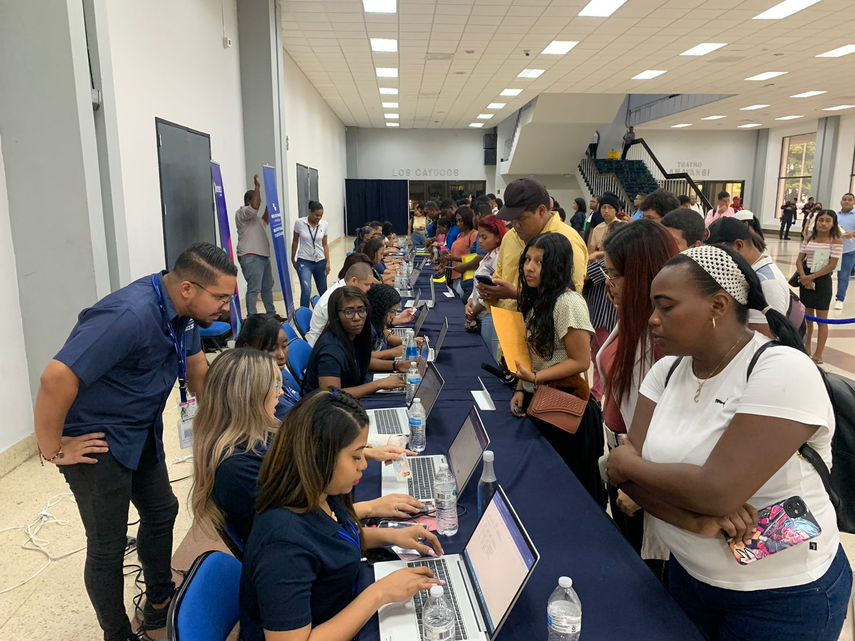 Feria de empleo Expo Konzerta en su primer día.
