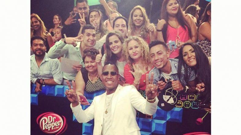El Boy C estuvo en la alfombra roja de los Premios Juventud
