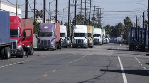Aproximadamente 40% de los contenedores que ingresan a Estados Unidos lo hacen por los puertos de Los Ángeles y Long Beach.
