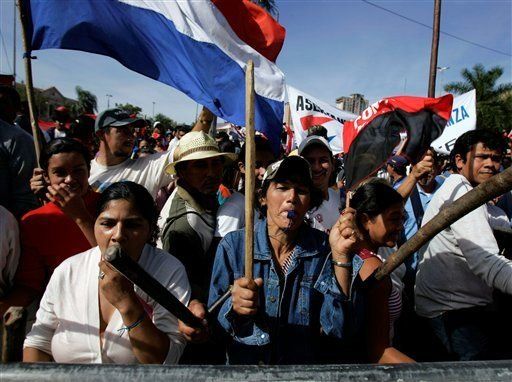 Paraguay: Miles de manifestantes bloquean Asunción