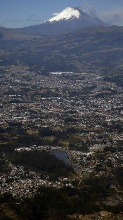 Volcán Cotopaxi amenaza unos 300.000 ecuatorianos