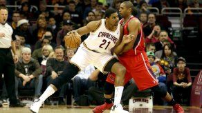 Pacers firman al grandote Andrew Bynum en su carrera hacia el título