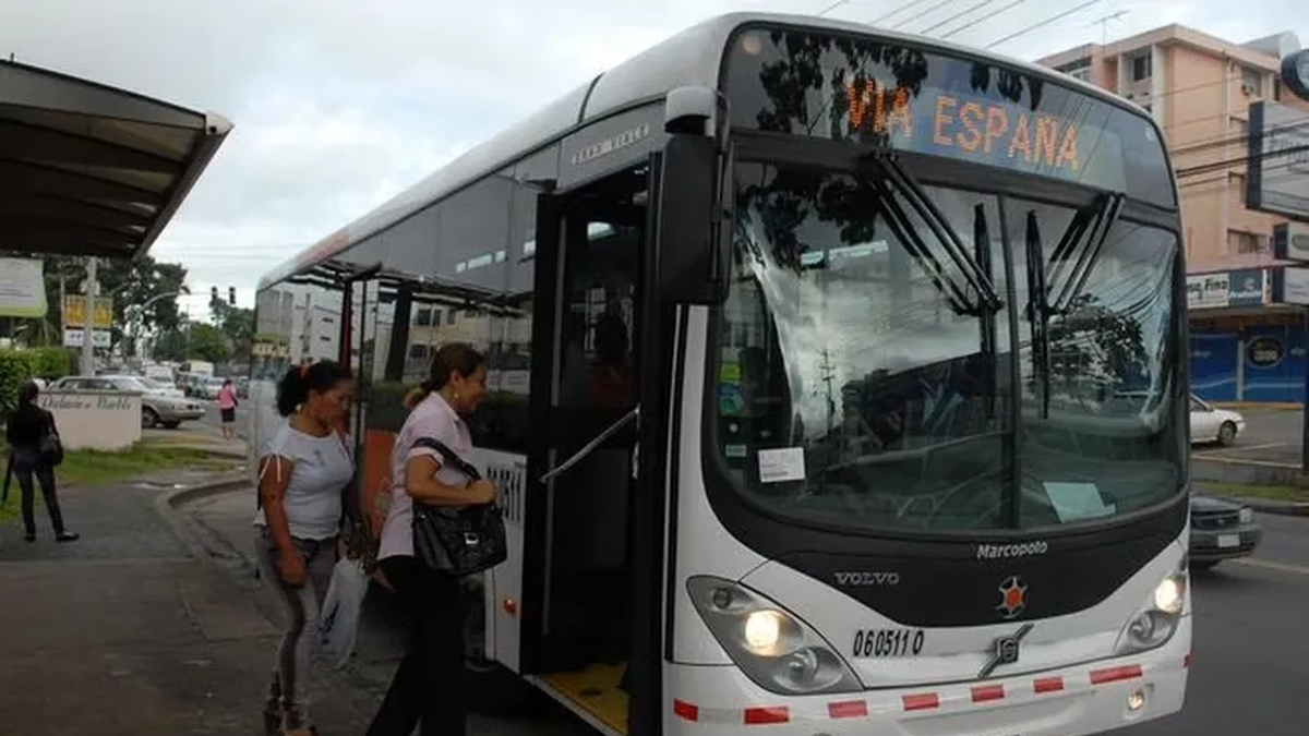 Mi Bus se pronuncia luego de incidente entre una conductora y usuarios