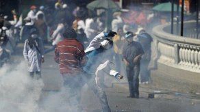 Marchas sindicales y de médicos colapsan La Paz por tercer día