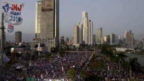 Miles de peregrinos vencen el calor y altas temperaturas por la JMJ Miles de peregrinos vencen el calor y altas temperaturas por la JMJ