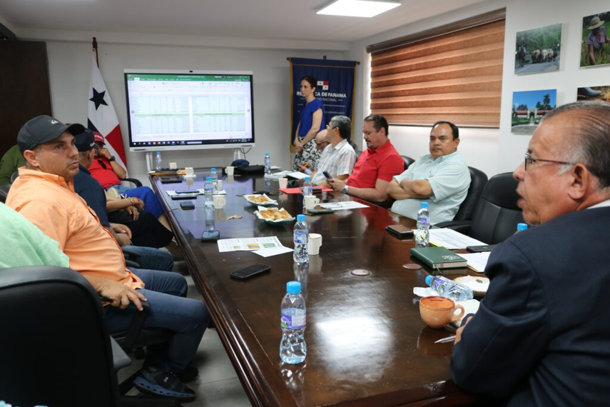 MIDA ha desembolsado unos B/.37 millones en arroz para el ciclo agrícola MIDA ha desembolsado unos B/.37 millones en arroz para el ciclo agrícola