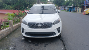 Auto utilizado para privar de su libertad a dos personas Auto utilizado para privar de su libertad a dos personas