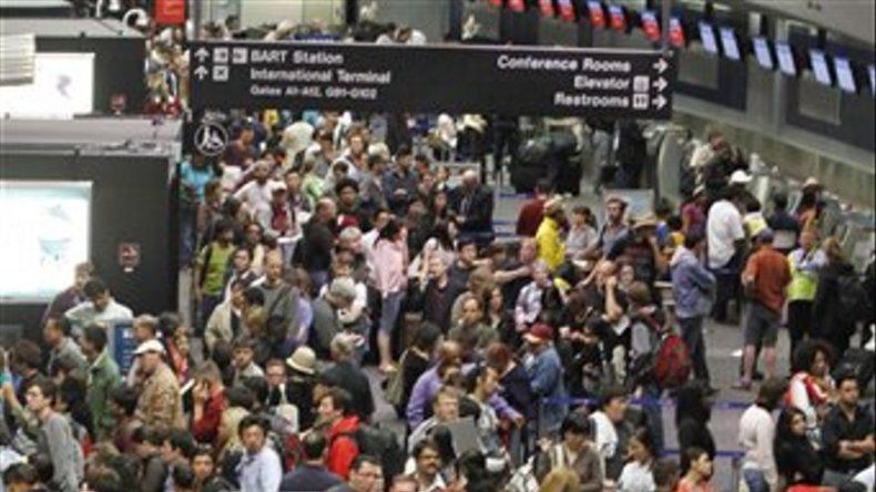 United Airlines sancionada con multa de 1,1 mdd por retrasos en pista