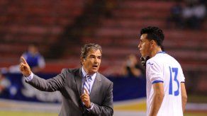 Honduras es sorprendida en amargo comienzo para el colombiano Pinto