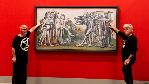 El arte de Picasso y la moda de Chanel dialogan en una exposición en el Museo Thyssen de Madrid